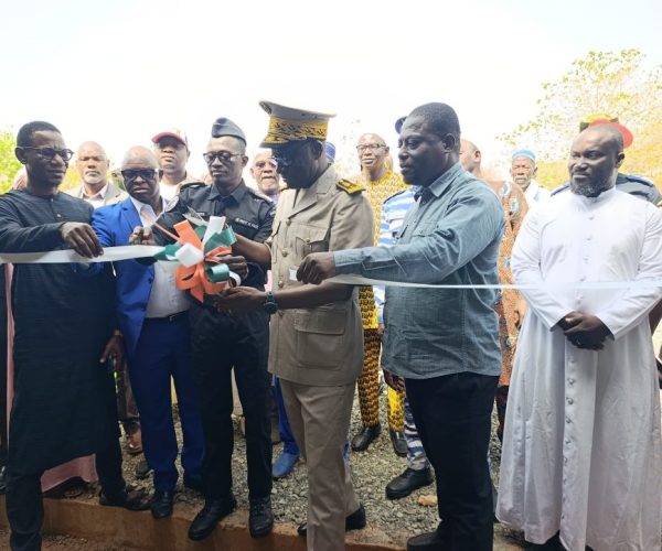 Un poste de contrôle moderne inauguré sur l’axe Odienné-Touba, le 26/02/2026 © AIP