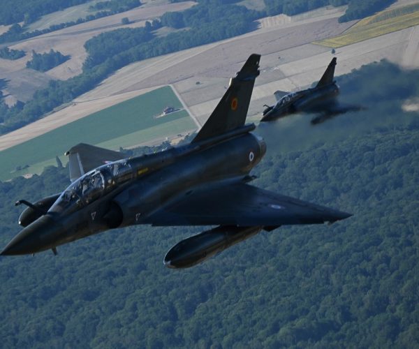 Mirage 2000 fighter jets  fly to Paris to take part in the  the Bastille Day military parade over the Champs-Elysees avenue, on July 14, 2022. (Photo by Christophe SIMON / AFP)