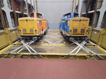 295825