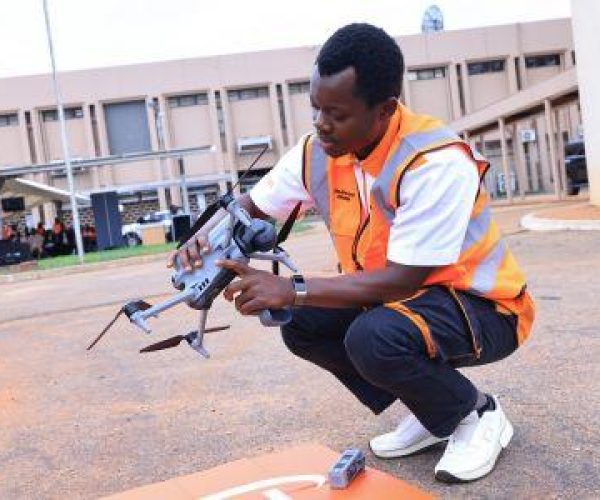 3009-142023-cote-d-ivoire-orange-mise-sur-les-drones-pour-moderniser-la-maintenance-de-son-reseau_M