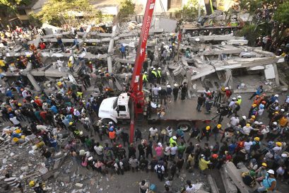 Rescuers and volunteers search for survivors amid the rubble of a collapsed building after an earthquake in Cali, Colombia on August 11, 2026. Colombian volunteers and rescuers cleared rubble with their bare hands to search for survivors early on August 11 after the country's strongest earthquake in a decade killed at least 169 people and smashed dozens of buildings. (Photo by JOAQUIN SARMIENTO / AFP)