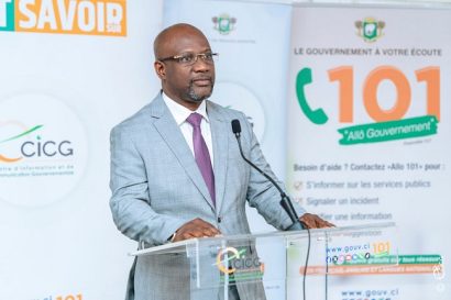 Le Conseiller technique Guillaume Aka présente la facture normalisée électronique comme un outil pour renforcer la transparence © AIP