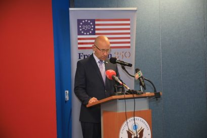 Le-secretaire-dEtat-adjoint-americain-aux-Affaires-africaines-Frank-R.-Garcia-en-visite-de-travail-le-16-juillet-2026-a-Abidjan