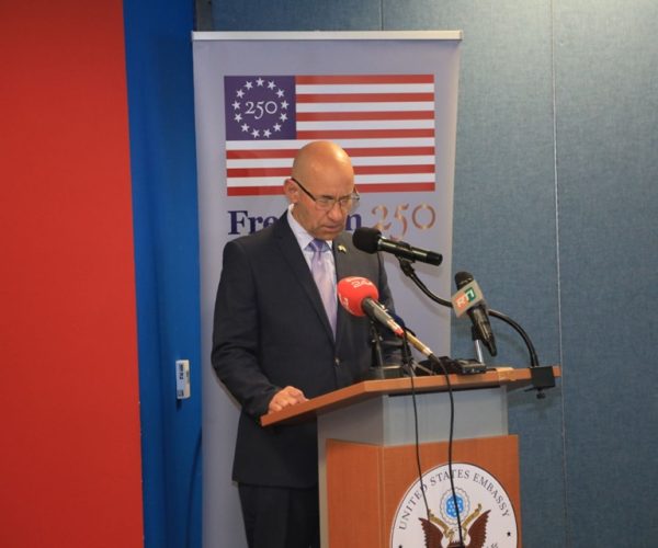 Le-secretaire-dEtat-adjoint-americain-aux-Affaires-africaines-Frank-R.-Garcia-en-visite-de-travail-le-16-juillet-2026-a-Abidjan