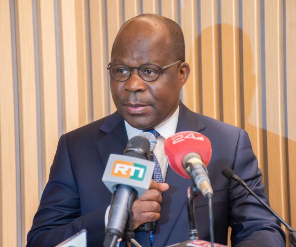 PIERRE-DIMBA, Ministre ivoirien de la Santé