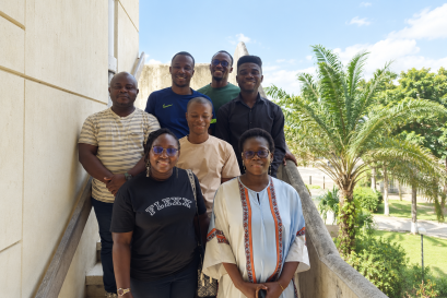 Portrait de groupe sur les marches