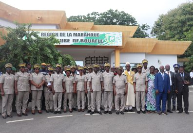 Une-photo-de-famile-a-lissue-dune-campagne-de-vulgarisation-de-la-plateforme-e-fournisseur-jeudi-16-juillet-2026-a-Bouafle-photo-AIP-norbert-Sehi