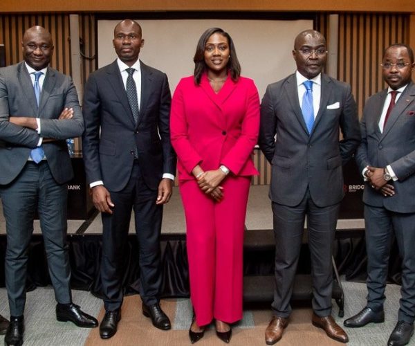 conference-de-presse-relative-a-la-ceremonie-de-presentation-des-20-ans-de-_so2a688b3zn