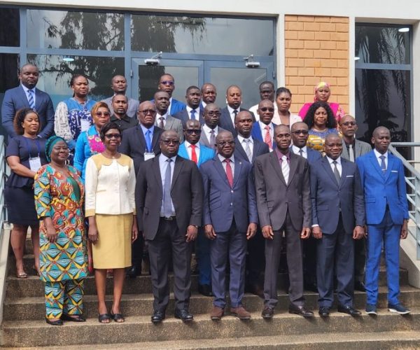 une-photo-de-famille-des-greffiers-768x576