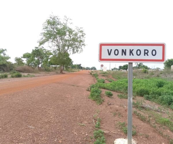 L’entrée de la localité de Vonkoro à la frontière avec le Ghana, dans la région du Bounkani © AIP